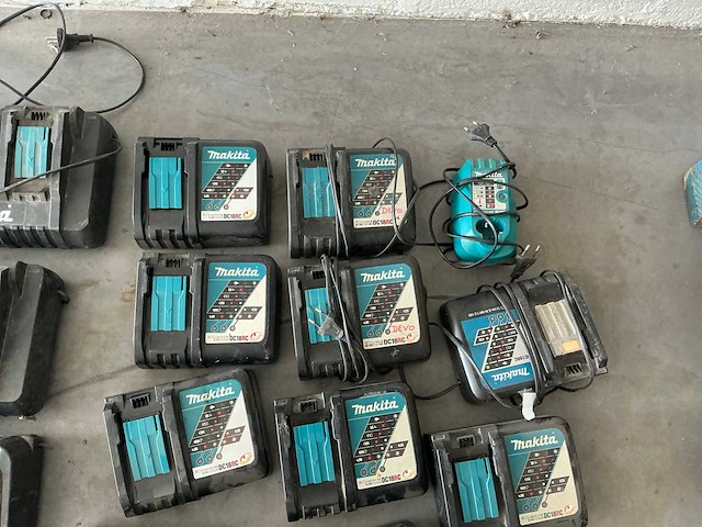 Makita acculaders - afbeelding 2 van  3