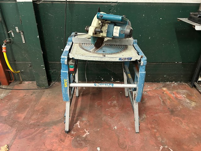 Makita afkortzaag op tafel - afbeelding 1 van  8