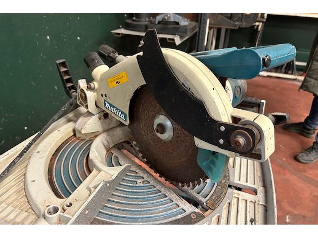 Makita afkortzaag op tafel - afbeelding 2 van  8