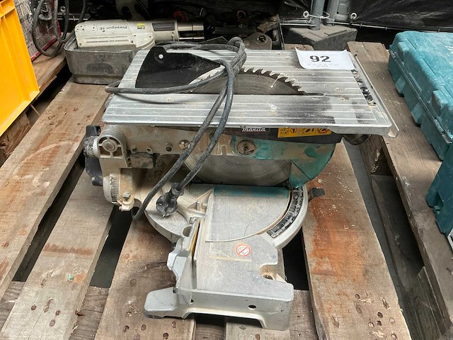 Makita afkortzaagmachine - afbeelding 1 van  7