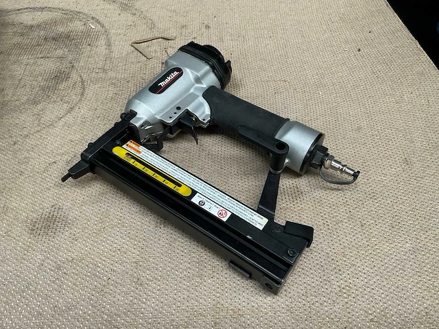 Makita at638 pneumatische tacker - afbeelding 1 van  7