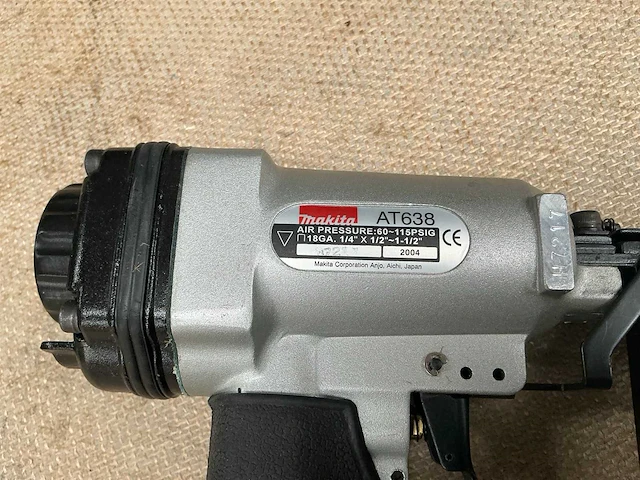 Makita at638 pneumatische tacker - afbeelding 5 van  7