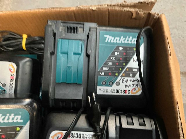 Makita batterijlader (16x) - afbeelding 4 van  5
