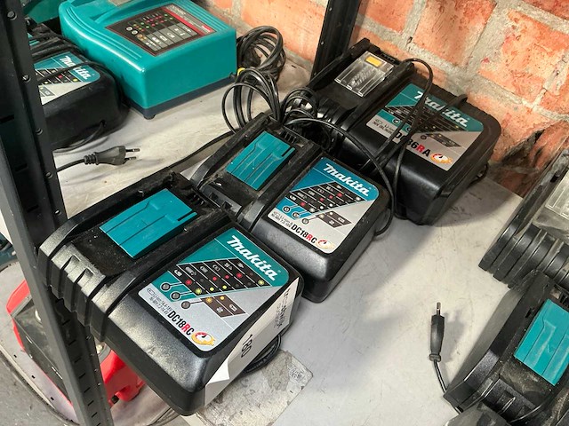 Makita batterijlader (3x) - afbeelding 1 van  4