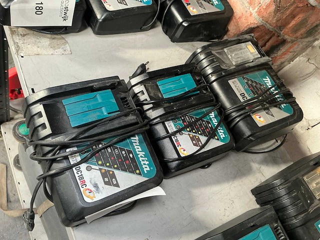 Makita batterijlader (3x) - afbeelding 1 van  4