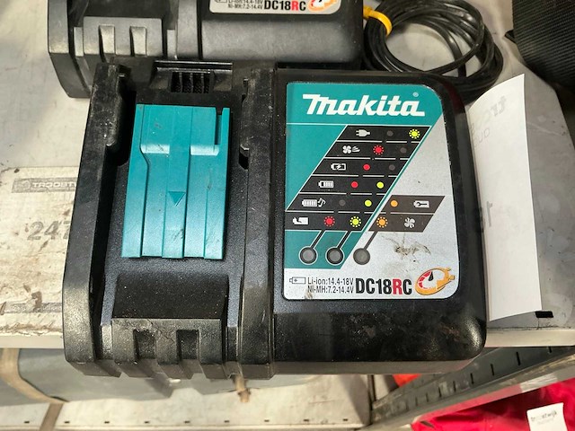 Makita batterijlader (3x) - afbeelding 2 van  4