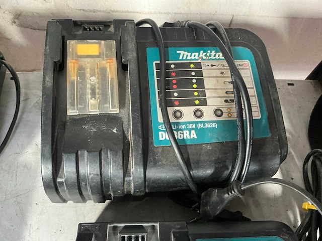 Makita batterijlader (3x) - afbeelding 4 van  4