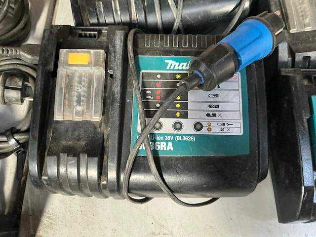 Makita batterijlader (5x) - afbeelding 4 van  5