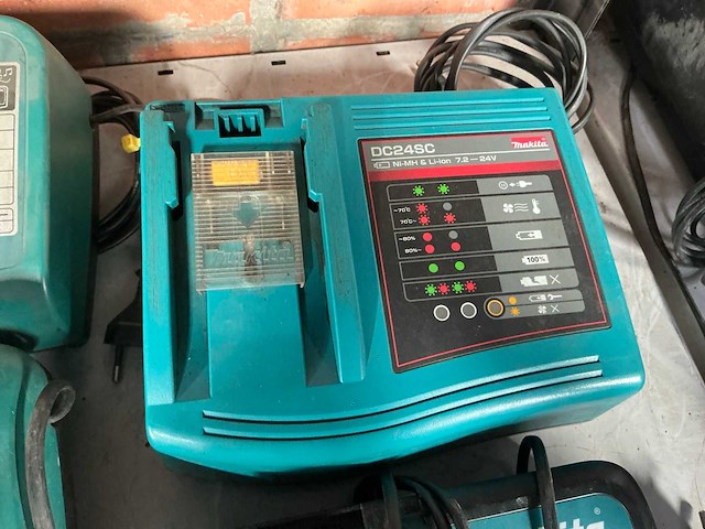 Makita batterijlader (5x) - afbeelding 6 van  6