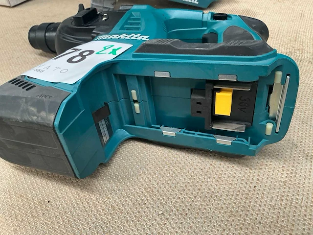 Makita bhr261 / bml360 boormachine en led draaglamp - afbeelding 4 van  8