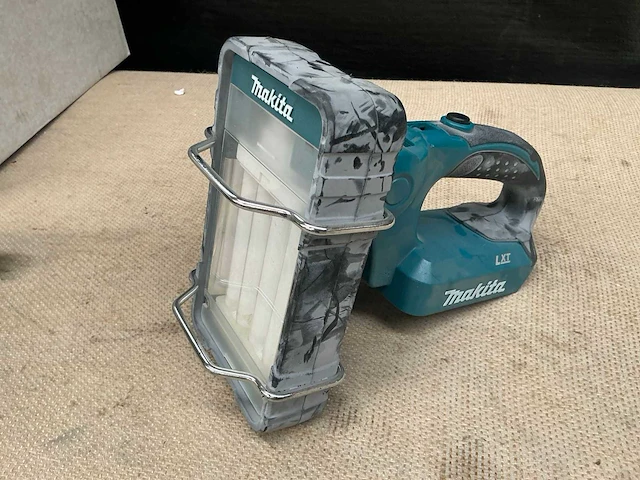 Makita bhr261 / bml360 boormachine en led draaglamp - afbeelding 6 van  8