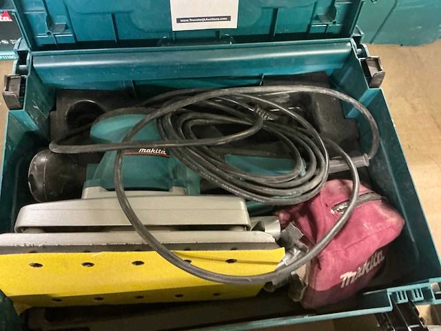 Makita bo4900vj vlakschuurmachine - afbeelding 1 van  3