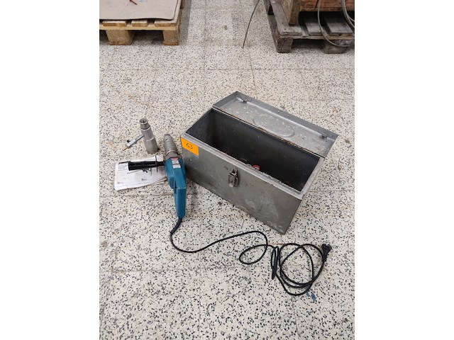 Makita boormachine met diamant-kroonboor - afbeelding 1 van  3