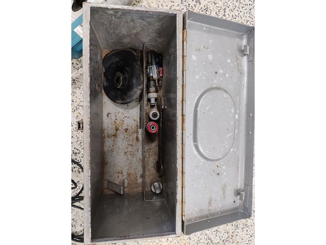 Makita boormachine met diamant-kroonboor - afbeelding 3 van  3