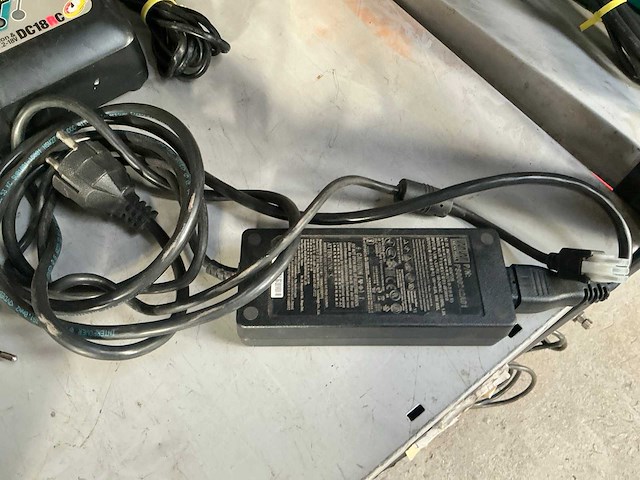 Makita / bosch batterijlader (5x) - afbeelding 6 van  7