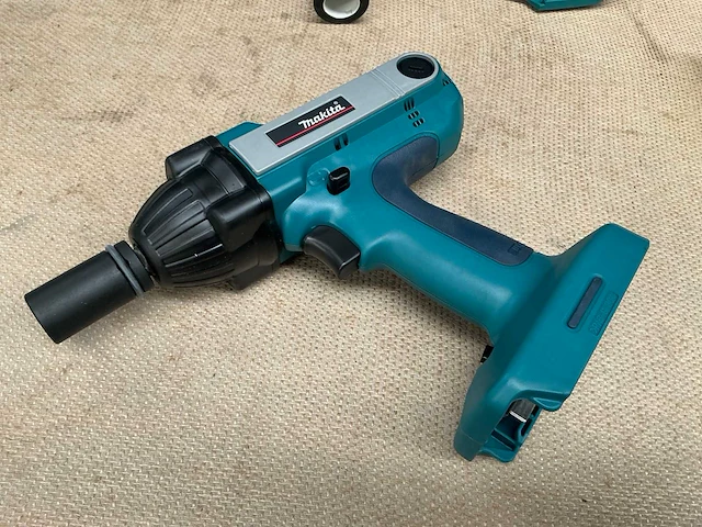 Makita btw200 / bhr162 slagmoersleutel en boormachine - afbeelding 4 van  11