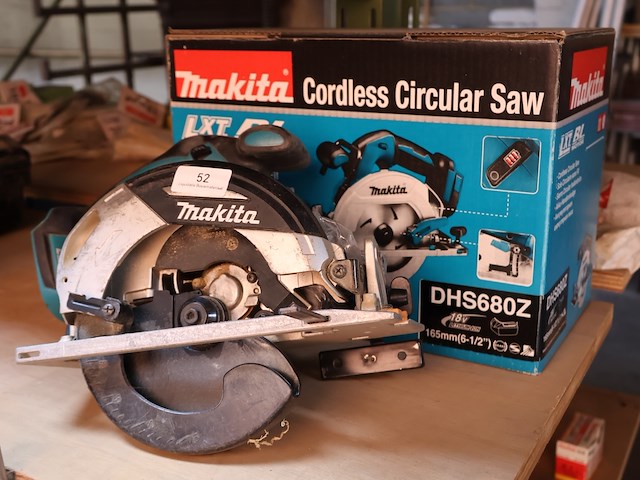 Makita cirkelzaag - afbeelding 1 van  3