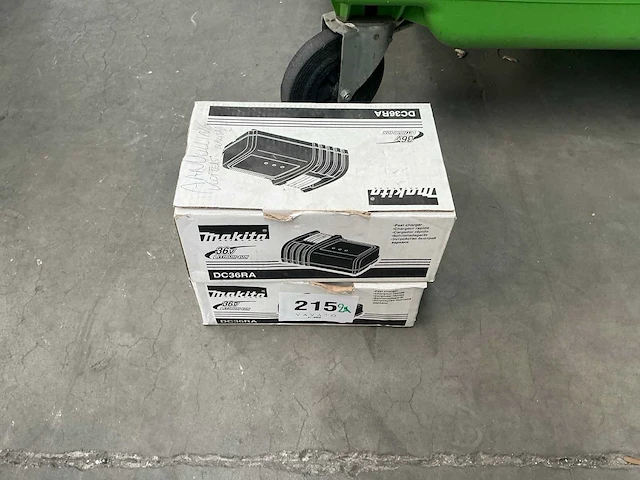 Makita dc36ra batterijlader (2x) - afbeelding 1 van  4