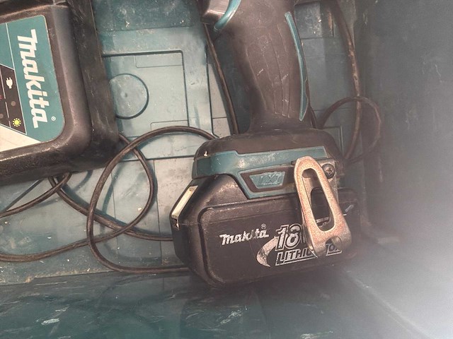 Makita decoupeerzaag, boormachine - afbeelding 8 van  11