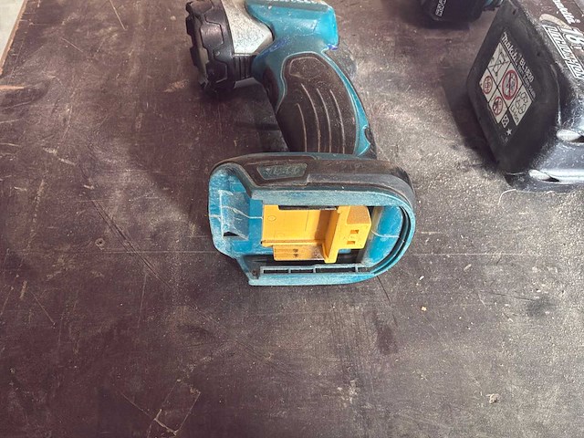 Makita decoupeerzaag, haakse slijper, lamp - afbeelding 6 van  6