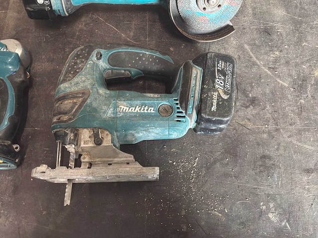 Makita decoupeerzaag, haakse slijper, lamp - afbeelding 2 van  6