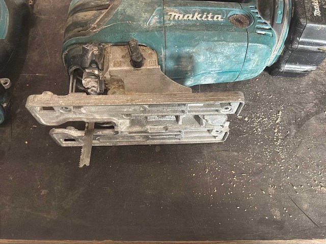 Makita decoupeerzaag, haakse slijper, lamp - afbeelding 3 van  6