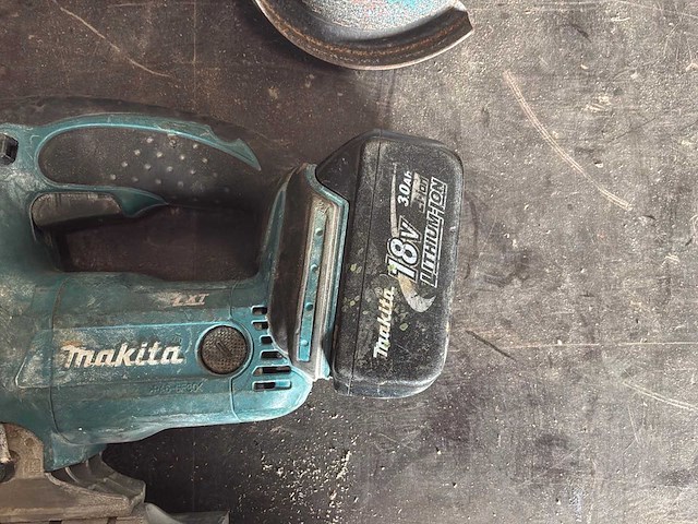 Makita decoupeerzaag, haakse slijper, lamp - afbeelding 4 van  6