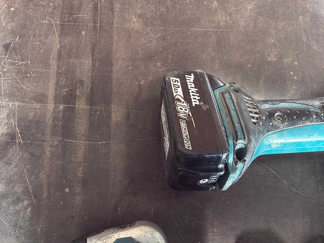 Makita decoupeerzaag, haakse slijper, lamp - afbeelding 5 van  6