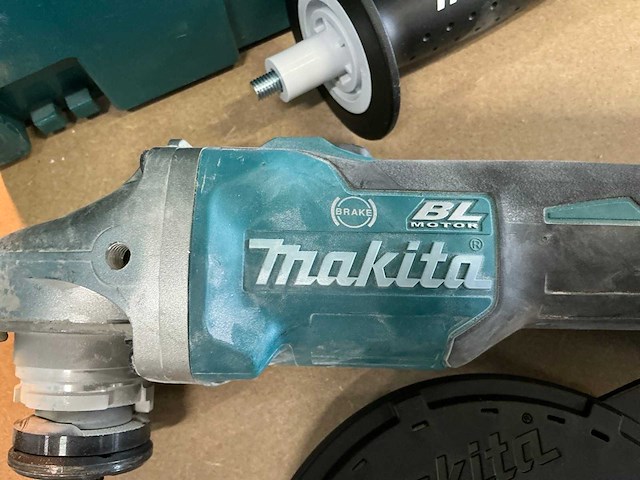 Makita dga506 haakse slijpmachine - afbeelding 3 van  7