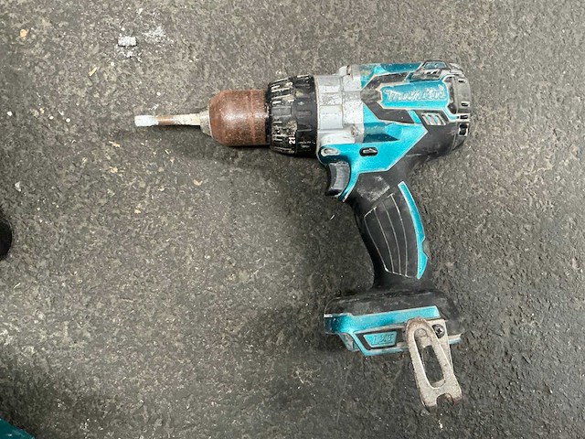 Makita dhp481 boormachine + koffiezetapparaat makita type dcm501 - afbeelding 2 van  7