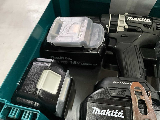 Makita dhp484 accuklopboormachine met lader en 4 accu’s - afbeelding 4 van  9