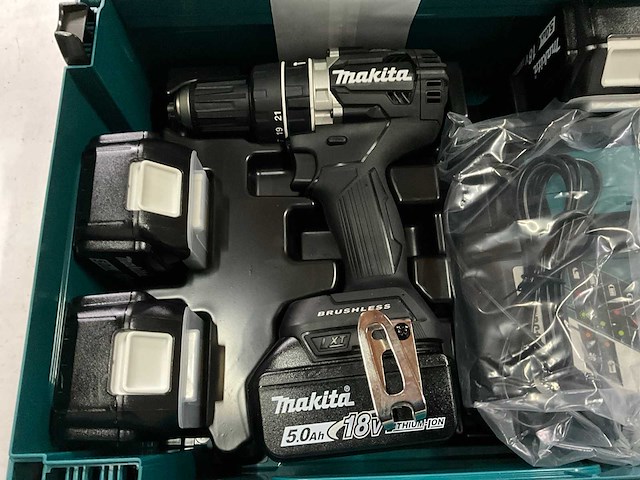Makita dhp484 accuklopboormachine met lader en 4 accu’s - afbeelding 2 van  9