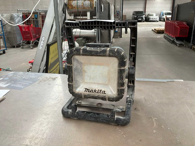 Makita dml805 bouwlamp - afbeelding 1 van  3