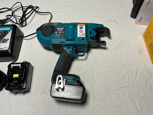 Makita dtr180 accu vlechtmachine - afbeelding 5 van  8