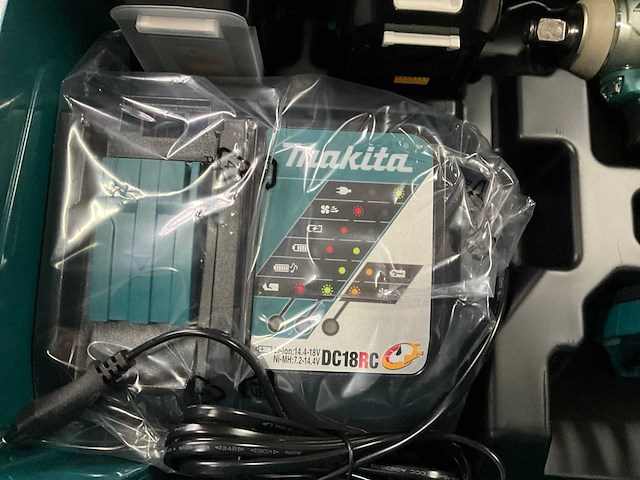 Makita dtw300rtj accu slagmoersleutel met lader en 2 accu’s - afbeelding 4 van  8