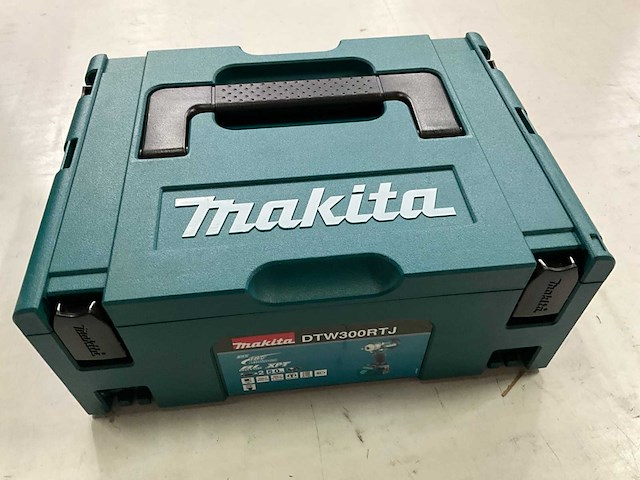 Makita dtw300rtj accu slagmoersleutel met lader en 2 accu’s - afbeelding 7 van  8