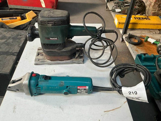 Makita elektrisch gereedschap (2x) - afbeelding 1 van  7