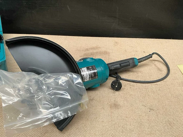 Makita ga5020 haakse slijpmachine - afbeelding 4 van  6