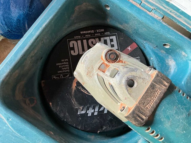 Makita ga9020 haakse slijpmachine - afbeelding 3 van  5