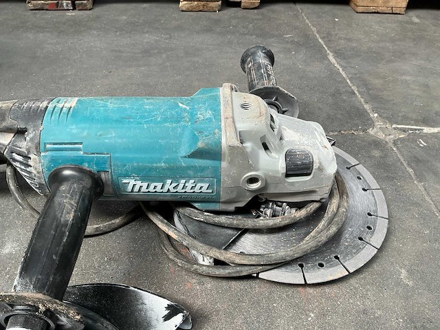 Makita ga9060 haakse slijpmachine (2x) - afbeelding 2 van  5