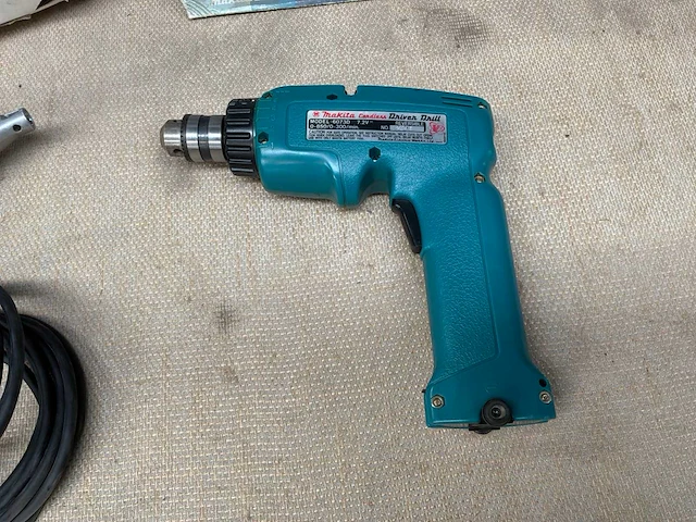 Makita gipsschroefmachine en accu schroefboormachine - afbeelding 7 van  9