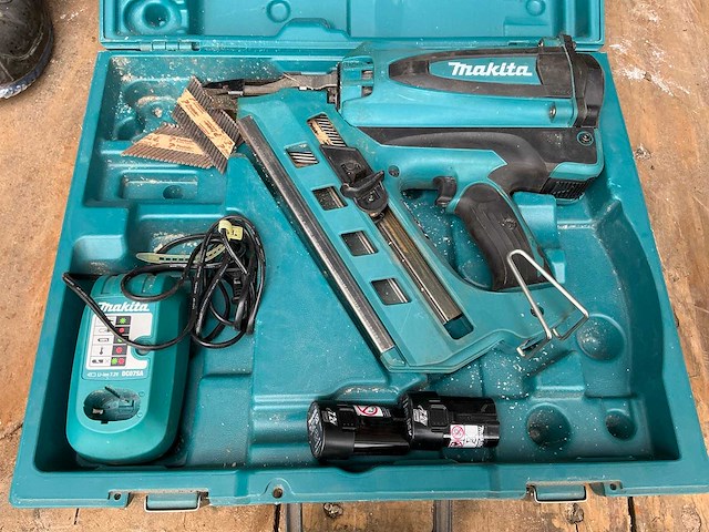 Makita gn900se accu tacker - afbeelding 1 van  4