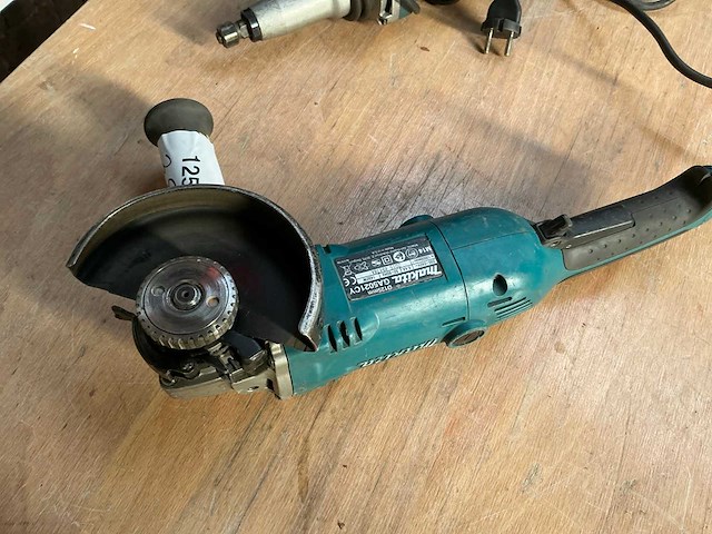 Makita haakse- en rechteslijpmachine - afbeelding 2 van  6