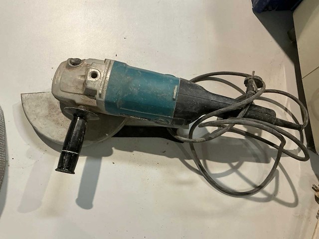 Makita haakse slijpmachine - afbeelding 2 van  4
