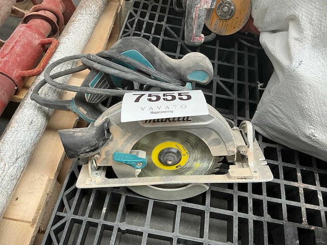Makita hs6601 cirkelzaag - afbeelding 1 van  3