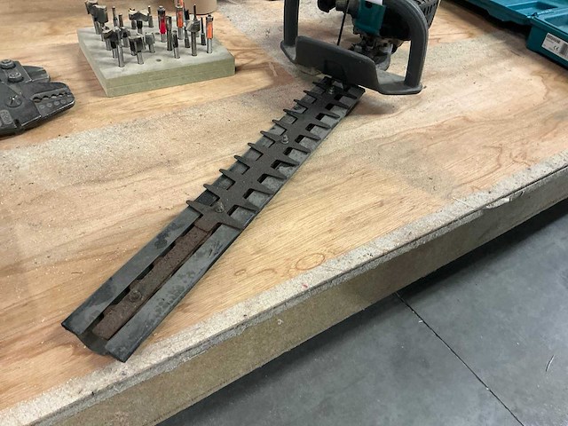 Makita htr4900 heggenschaar - afbeelding 3 van  3