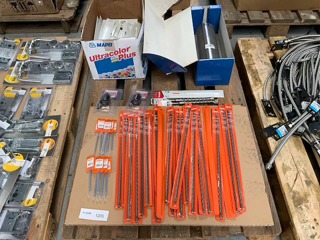 Makita, husqvarna partij boren , zagen en bits - afbeelding 1 van  7