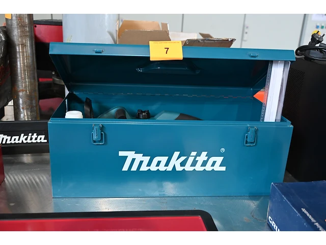 Makita kettingzaag - afbeelding 1 van  3