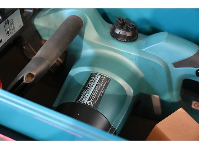 Makita kettingzaag - afbeelding 2 van  3