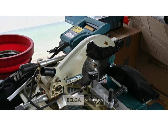 Makita lf1000 flip-over tafel- en verstekzaag - afbeelding 2 van  3